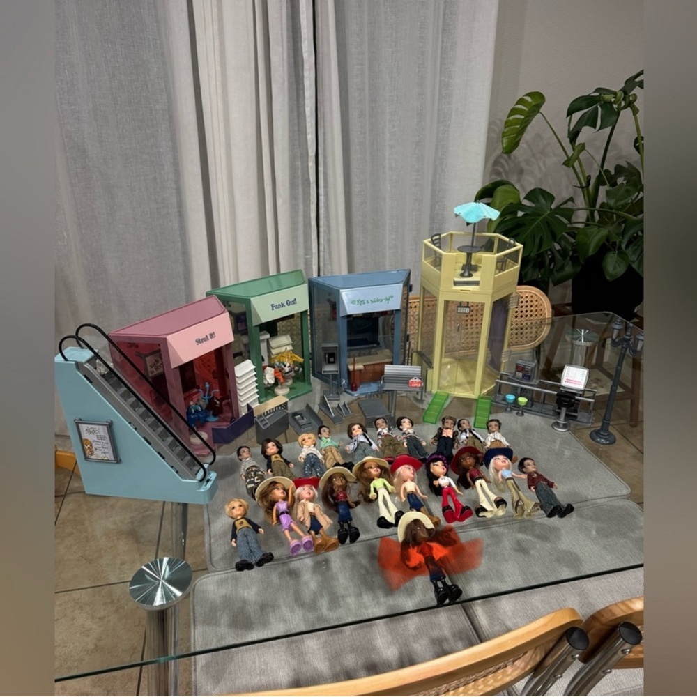 Vintage 2003 Lil Bratz Fashion Mall Playset Doll Lot Accessories Y2K MGA